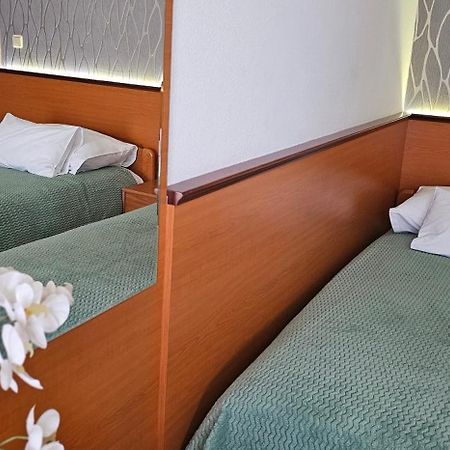 Sobe/Rooms Riva ซาดาร์ ภายนอก รูปภาพ