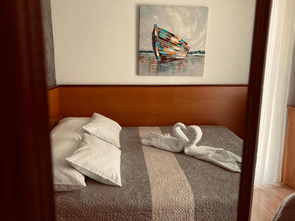Sobe/Rooms Riva ซาดาร์ ภายนอก รูปภาพ