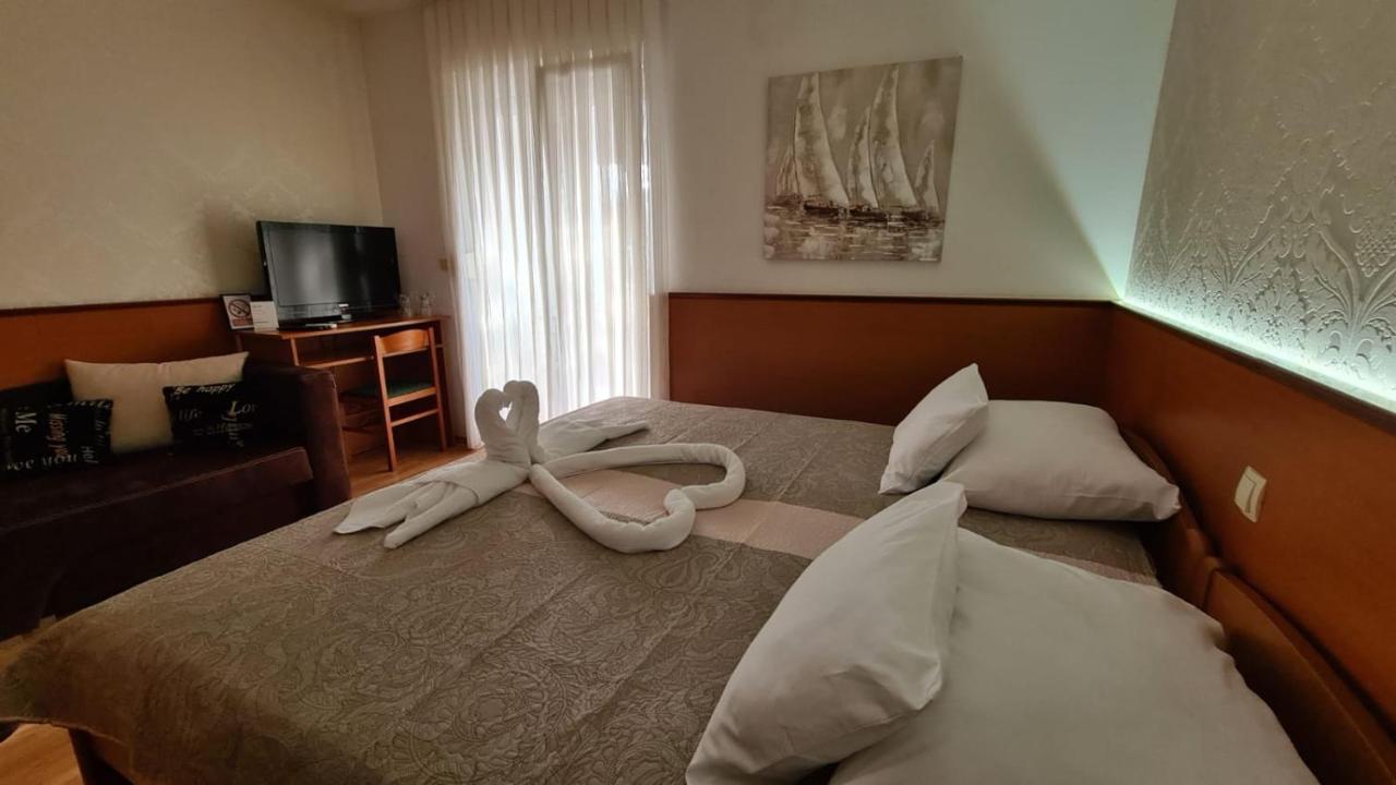 Sobe/Rooms Riva ซาดาร์ ภายนอก รูปภาพ